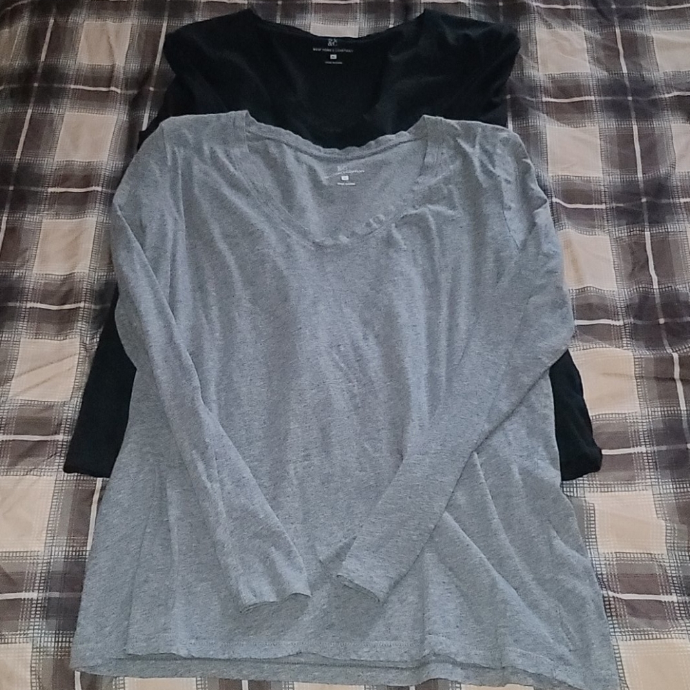 Bundle of Two Long Sleeve V-neck T-shirts